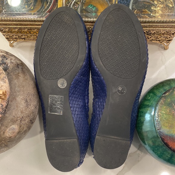Tory Burch deep blue snakeskin embossed leather ballerina flats - 5M - Picture 12 of 16